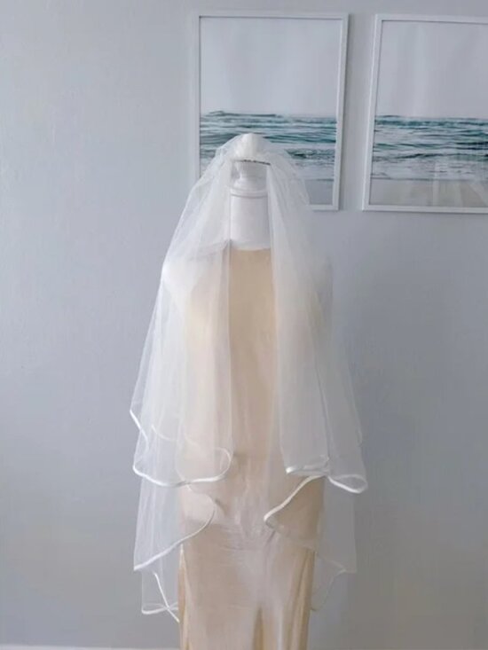 Satin Trim Knee Length Wedding Veil main image 4